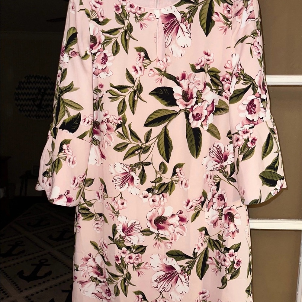 VGUC White House Black Market Pink Floral Dress Size 4